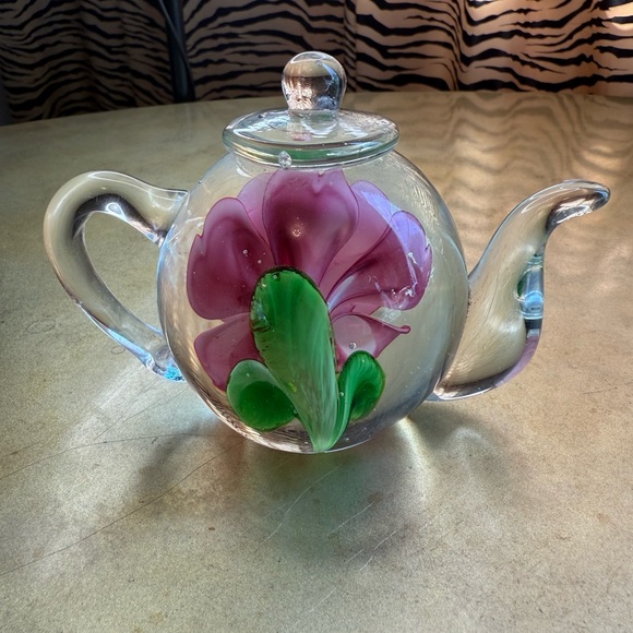 NEW Dynasty Gallery Handmade Art Glass Pink Rose Teapot Paperweight - Picture 3 of 5